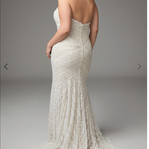 Wtoo bridal gown in size 8. - Picture 2 of 7